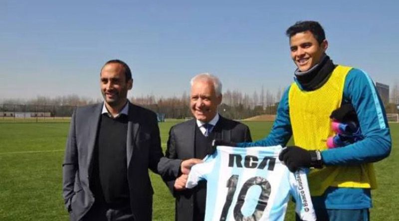 Gio Moreno con la camiseta de Racing.