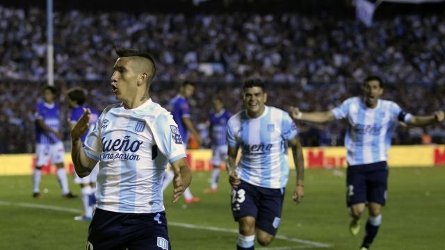 Ricardo Centurión gritando un gol ante Godoy Cruz.