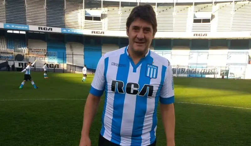 Quiroz, DT de Instituto, una gloria de Racing. 