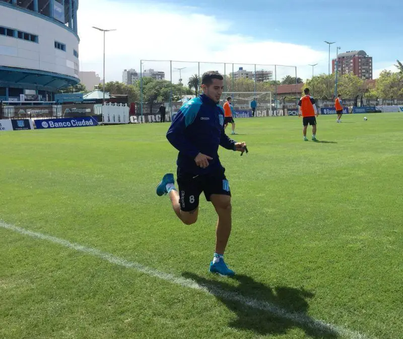 Diego González en un entrenamiento de Racing.