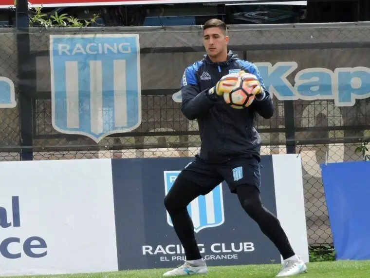 Musso entrenando en Racing.