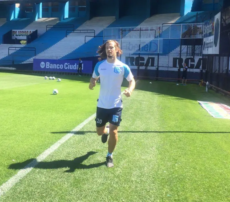 Orban tiene una molestia en una rodilla y no jugó ni para los suplentes de Racing.