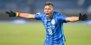 Roger Martínez festeja un gol en el Jiangsu Suning.