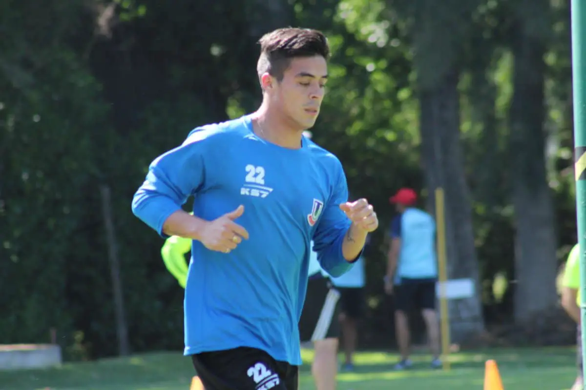 Brian Fernández se entrena en Unión La Calera, donde lleva cuatro goles en tres partidos.