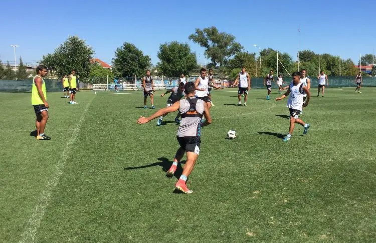 Práctica de fútbol de Racing.