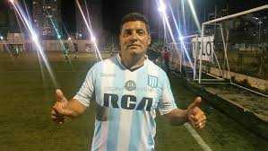 Coco Reinoso, ya como ex jugador pero siempre con la de Racing puesta.