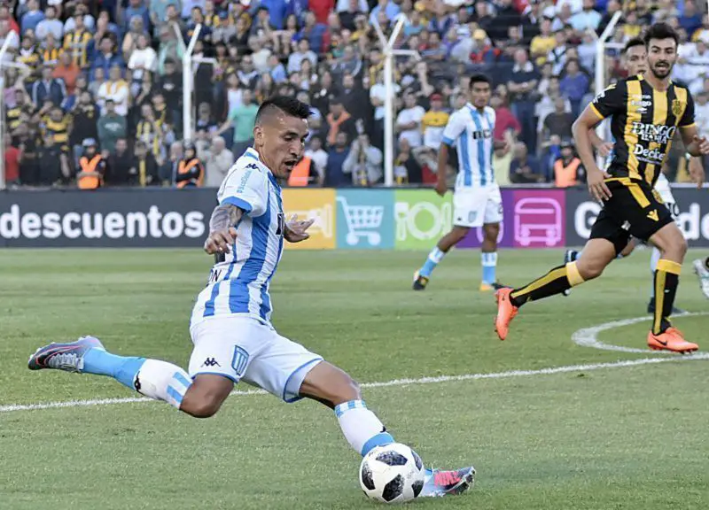 Ricardo Centurión en el partido Olimpo 1 - Racing 2