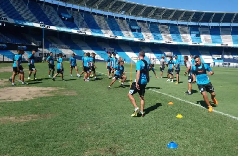 Racing entrenándose en el Cilindro de Avellaneda.