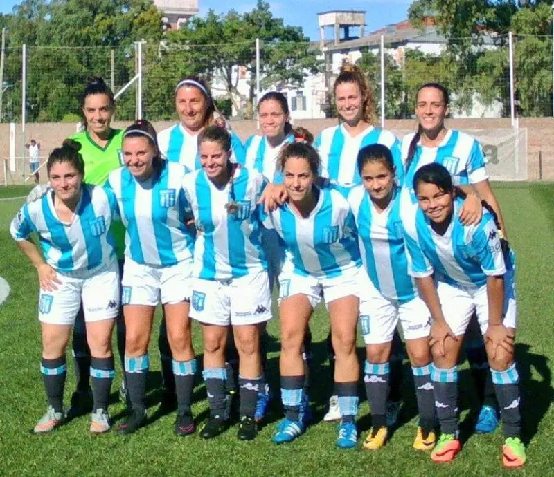 Foto del equipo de fútbol femenino de Racing.