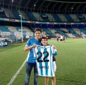 Martina, junto a su hermano, en el Cilindro.