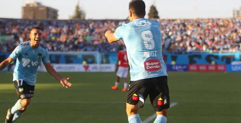 El ex Racing hizo dos goles en Chile