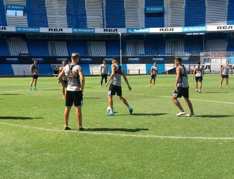 Racing entrenando en el campo de juego del Cilindro.