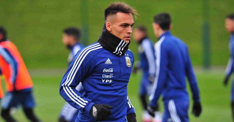 Lautaro Martínez entrenando con la Selección Argentina.