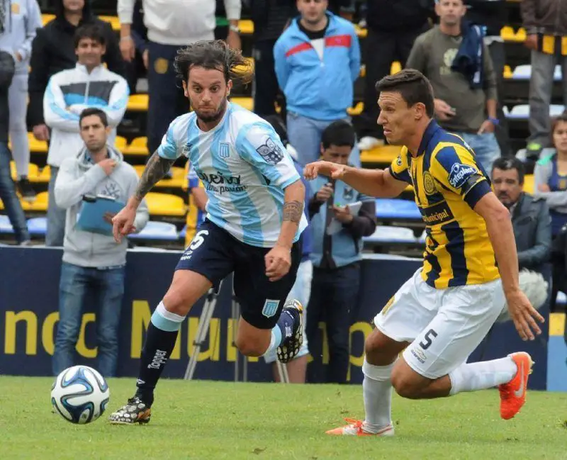 Ezequiel Videla jugando para Racing, ante Rosario Central.