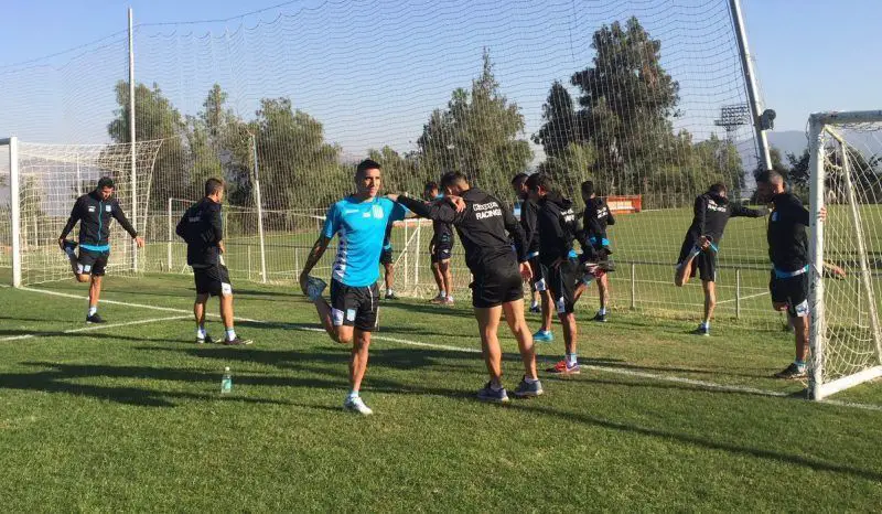 Racing entrenándose en Chile.