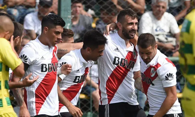 River festejando un gol ante Defensa y Justicia.