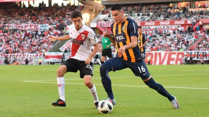 Central ante River en el Monumental.