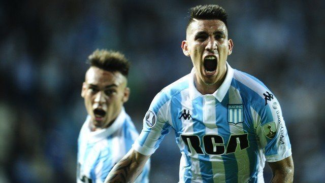 Ricardo Centurión gritando un gol en Racing.