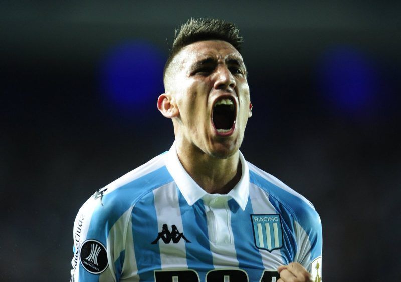 Centurión festejando un gol en Racing.