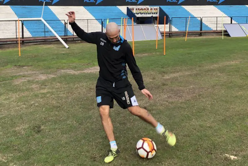 Licha López en la práctica de Racing.