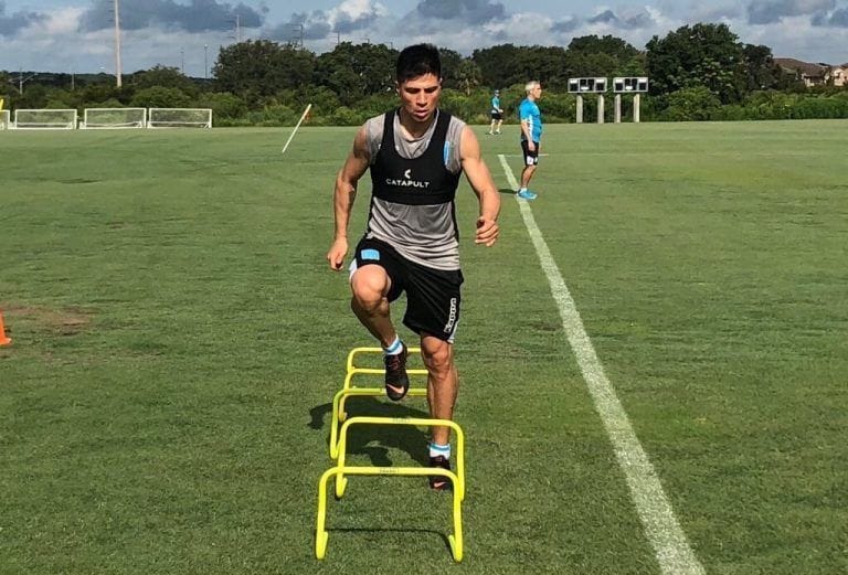 Racing negocia la continuidad de Cristaldo.