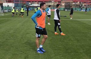 Mena se entrena en Racing.