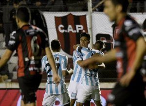 Pol Fernández festeja el gol.