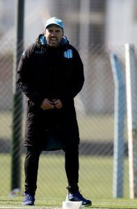 El Chacho, en acción en Racing.