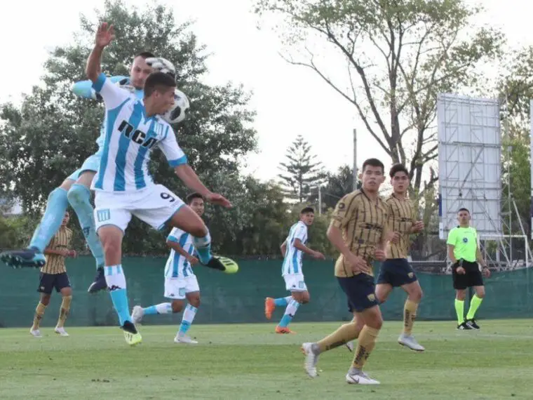 Racing dio a préstamo a cinco futbolistas.