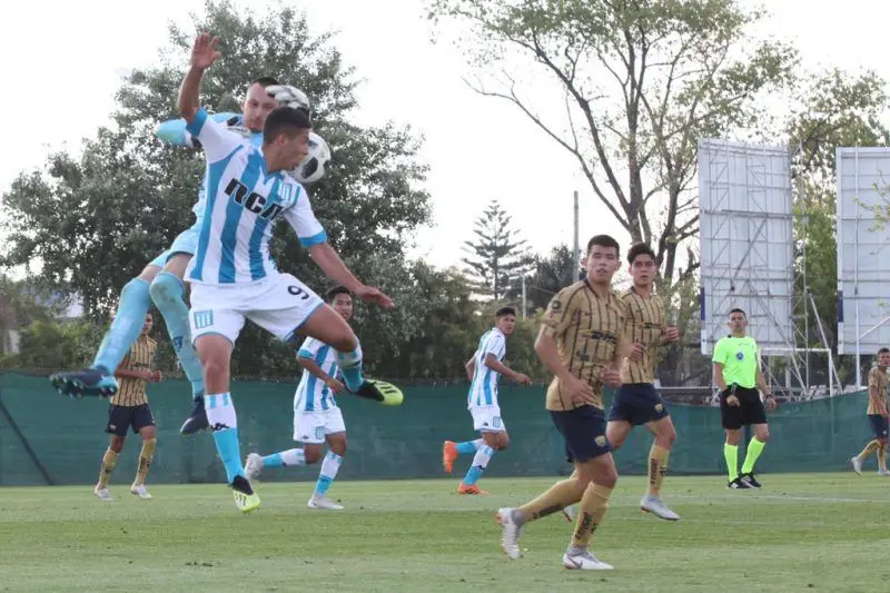 Racing dio a préstamo a cinco futbolistas.