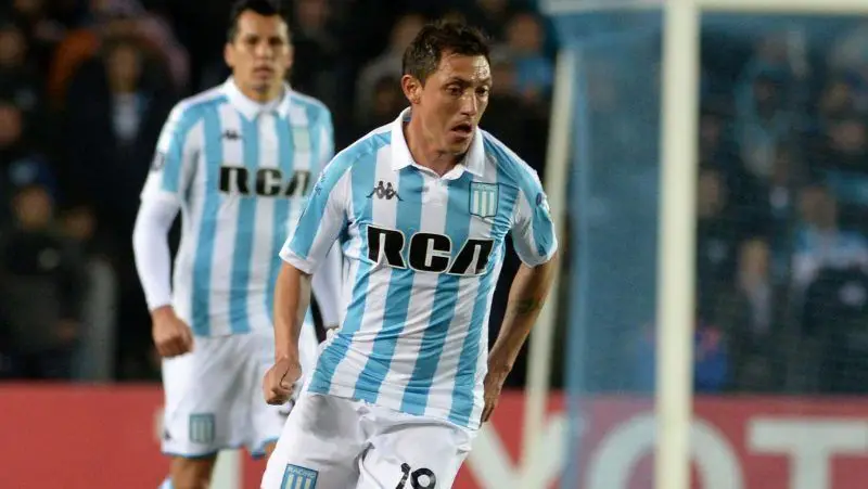 Racing le daría vía libre a Neri Cardozo.