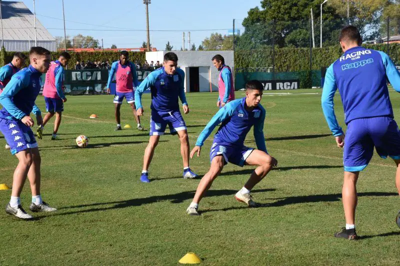 Adenás de pedir un volante como reemplazo de Centurión en Racing, Coudet tiene en mente pedir un lateral por la izquierda en caso de seguir siendo el técnico después de junio.