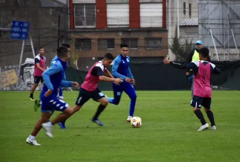 Coudet confirmó el mismo equipo de Racing que plantó en la práctica de fútbol del jueves para ir a Victoria.