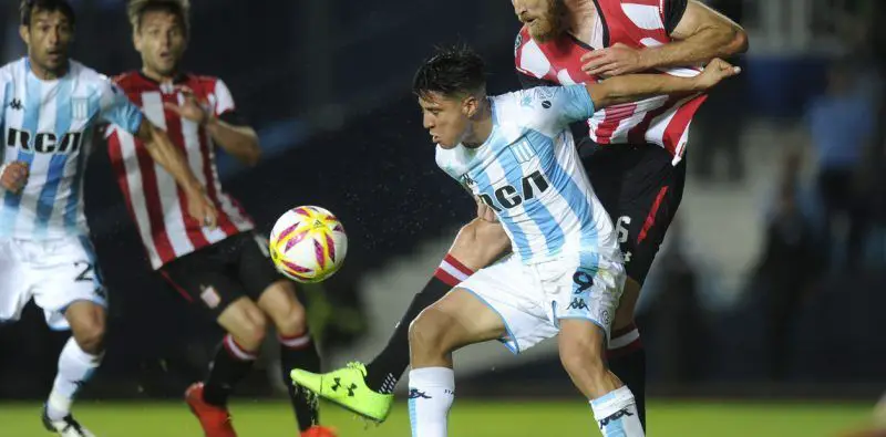 Racing pasó de fase por personalidad y actitud para superar los momentos difíciles ante Estudiantes.