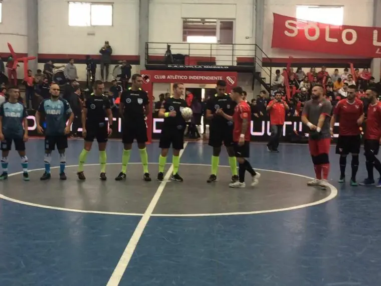 Racing ganó el clásico en el futsal