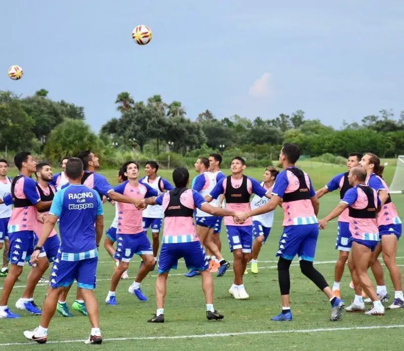 El plantel de Racing se entrena en medio de un gran clima en Orlando.