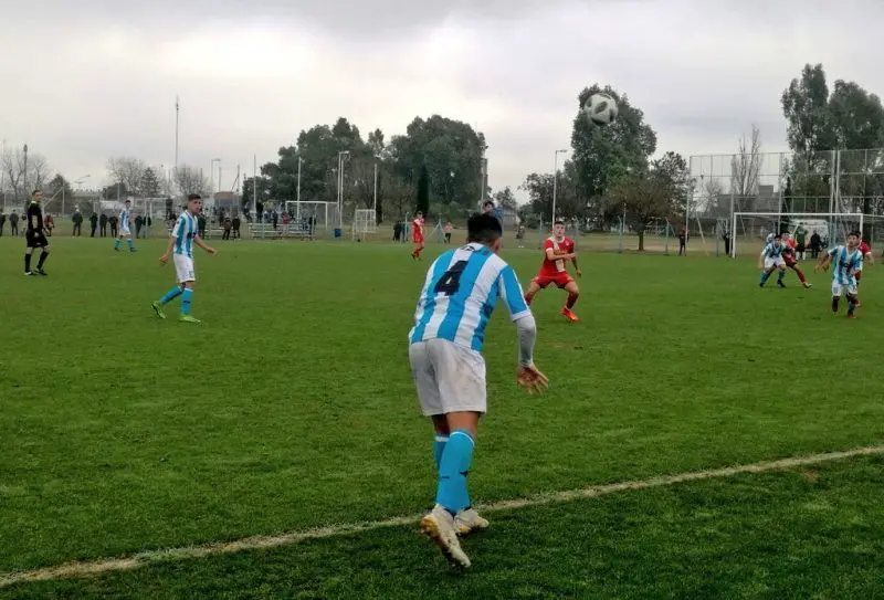 Las categorías menores de Racing jugaron en el predio de Argentinos y las mayores en el Tita Mattiussi.