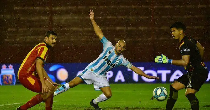 Racing Boca Unidos en cancha de Lanús