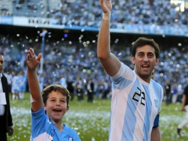 Milito y su hijo en Racing