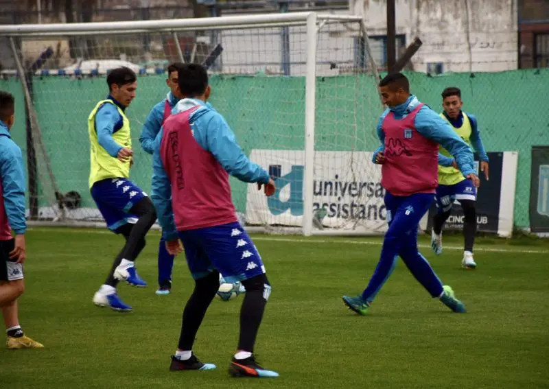 La práctica de Racing en la cancha auxiliar.