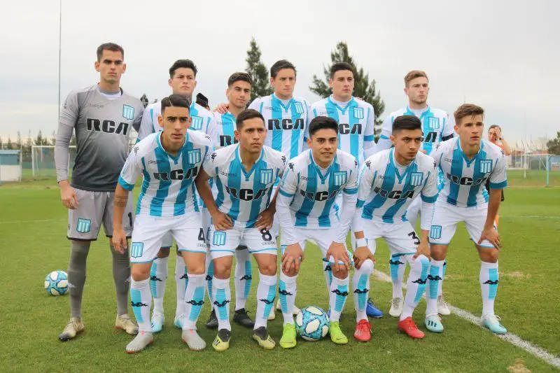 Racing busca extremos