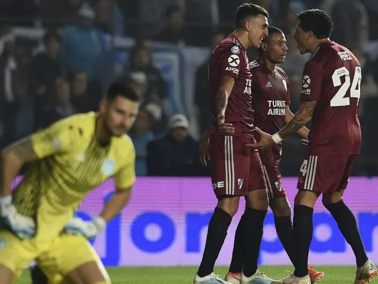 River arrasó a Racing