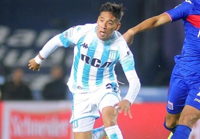 Zaracho, de Racing Club, podría ser refuerzo del Leeds.