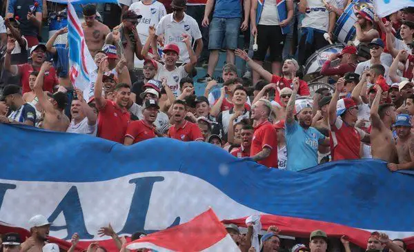 Amaral, ex Racing, en la barra de Nacional