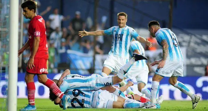 Racing tendrá tres goleadores ante Estudiantes