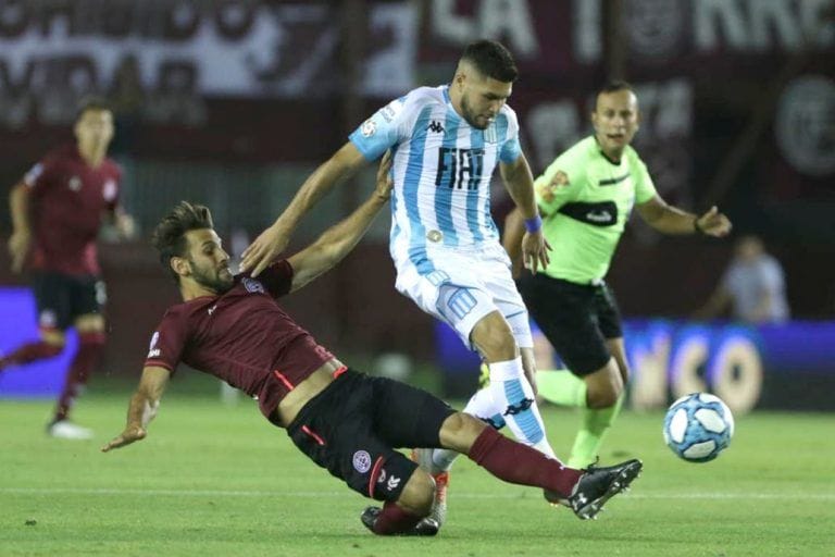 a que juega Racing
