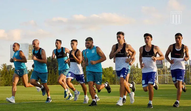 Otra opción en la zaga central de Racing