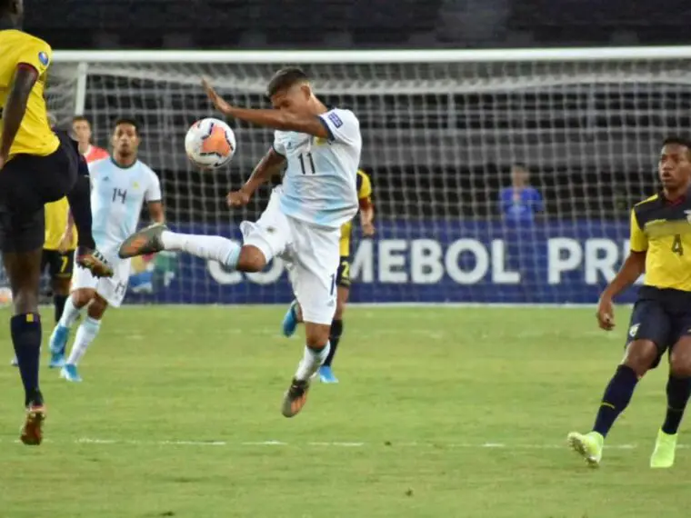 Zaracho posterga su vuelta a Racing tras avanzar con la Selección