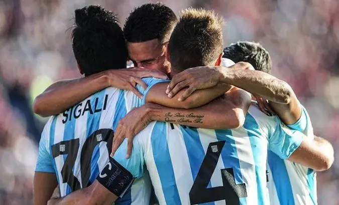 Racing se copó