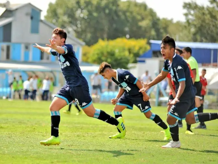 Alex Almaraz goleador juvenil de Racing Club